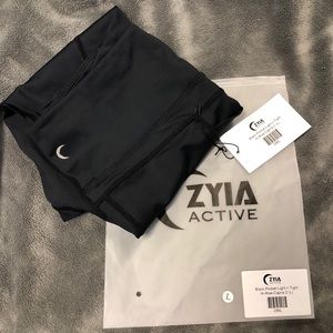 Zyia Black Crops (pockets) size L
